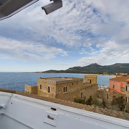 Typique Bord De شقة